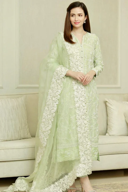 Embroidered Lawn Suit With Embroidered Organza Dupatta SR-335