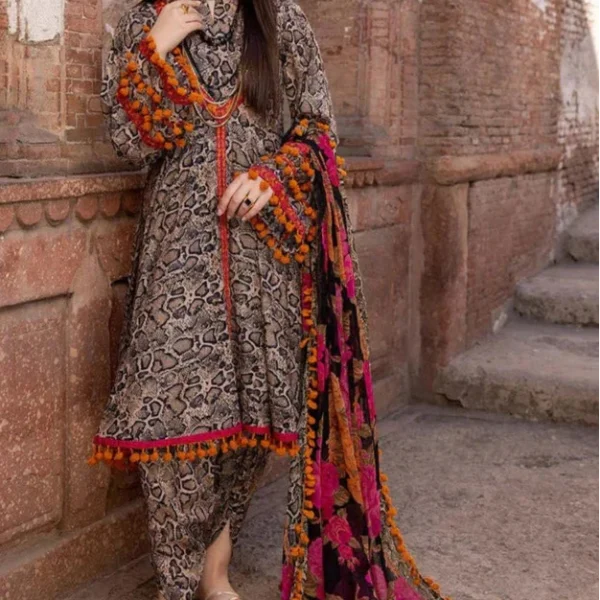 SR-MB112 Digital Printed Lawn 3pc Suit With Digital Printed Lawn Dupatta