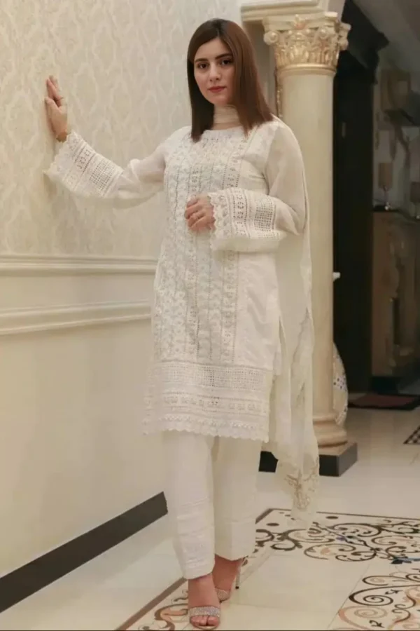 SR-D750 Unstitched Embroidered Lawn Suit 3pc With Monar Dupatta